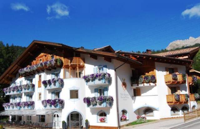 Hotel Madonnina Resort And Wellness Soraga Dış mekan fotoğraf
