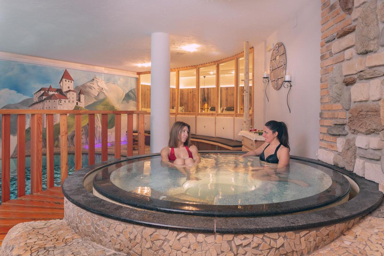 Hotel Madonnina Resort And Wellness Soraga Dış mekan fotoğraf